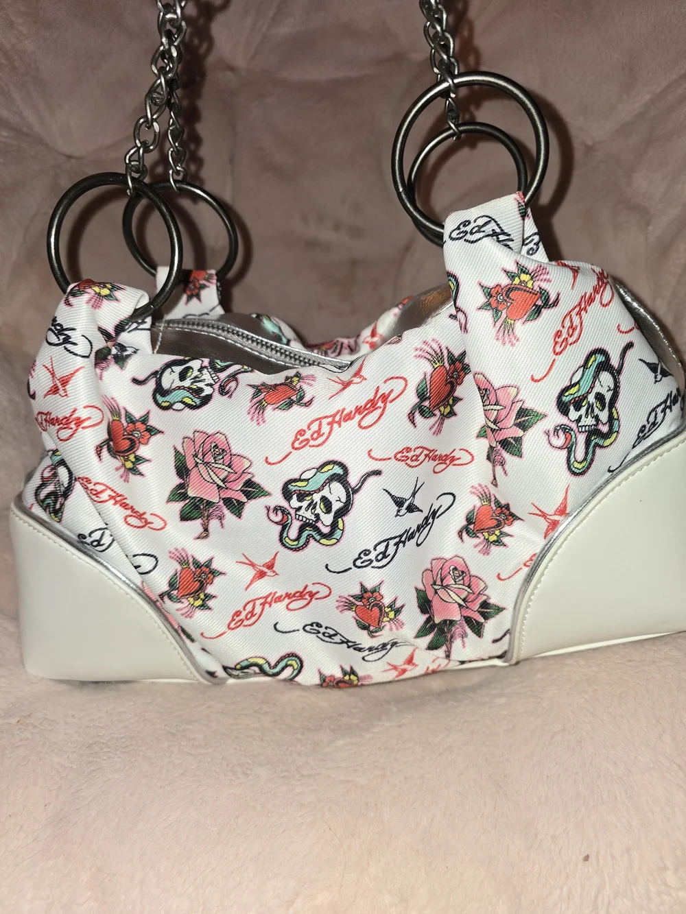 Ed Hardy White Shoulder Bag with Red Heart Motif and Studs - Picture 3 of 6